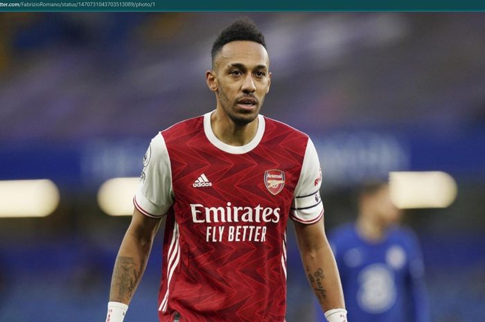 Barcelona hobi menampung bekas kapten Arsenal setelah dipastikan sukses merekrut Pierre-Emerick Aubameyang.