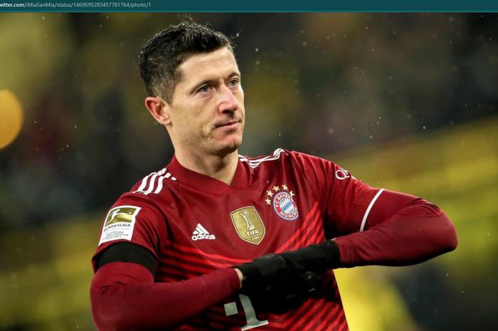 Striker Bayern Muenchen, Robert Lewandowski, menggusur jagoan Ajax Amsterdam di daftar top scorer Liga Champions dan kini dua kali lipat lebih gacor dari Cristiano Ronaldo.