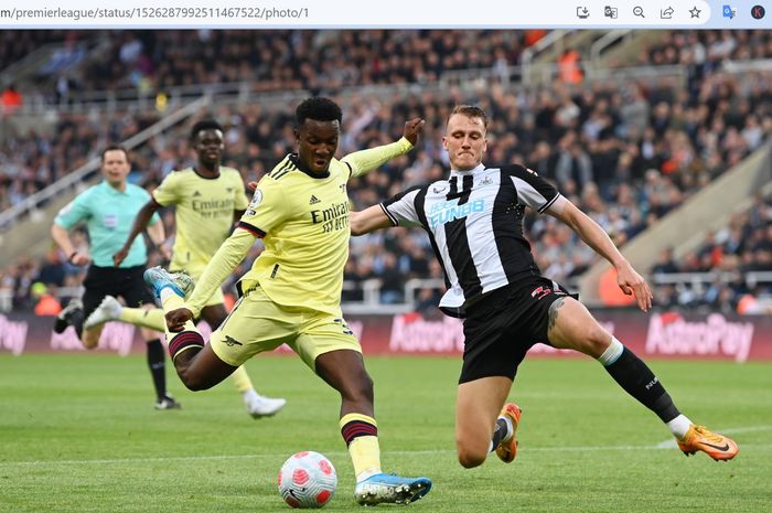 Aksi penyerang Arsenal, Eddie Nketiah, dalam laga pekan ke-37 Liga Inggris 2021-2022 melawan Newcastle United di Stadion St. James' Park, Senin (16/5/2022).