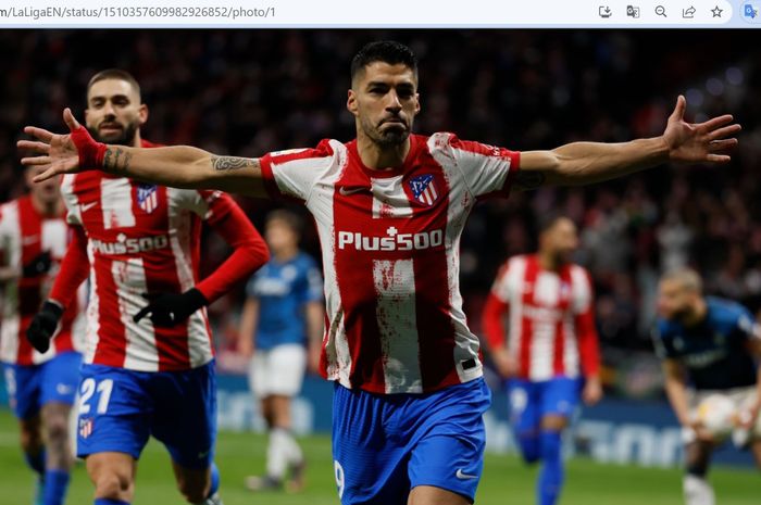 Penyerang Atletico Madrid, Luis Suarez, merayakan gol ke gawang Deportivo Alaves pada pekan ke-30 Liga Spanyol 2021-2022 di Stadion Wanda Metropolitano, Sabtu (2/4/2022).