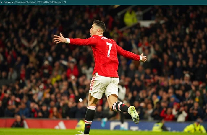 Cristiano Ronaldo berselebrasi usai mencetak gol ke gawang Brentford dalam kemenangan 3-1 Manchester United di Old Trafford.