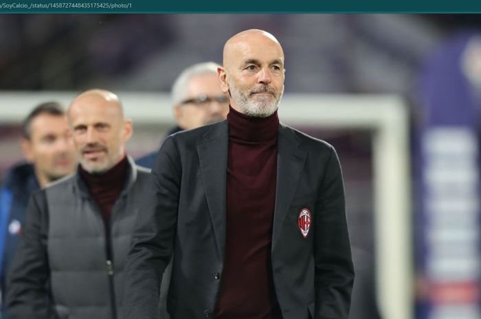  Pelatih AC Milan, Stefano Pioli, mengatakan bahwa Inter Milan masih menjadi favorit untuk meraih scudetto meski kini timnya yang memuncaki klasemen. 