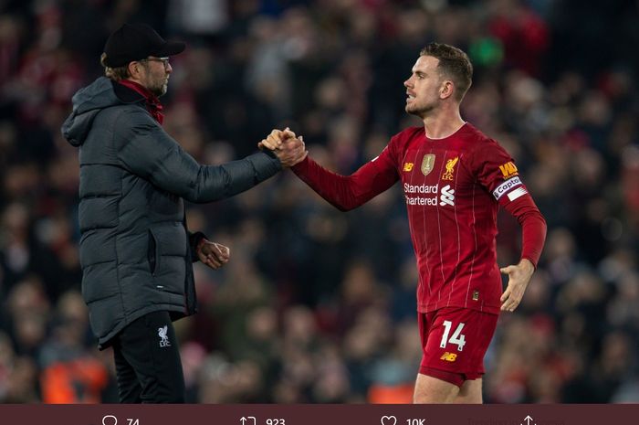 Juergen Klopp dan Jordan Henderson merayakan kemenangan 1-0 Liverpool atas Watford pada pekan ke-20 Liga Inggris, Minggu (29/12/2019) di Anfield.