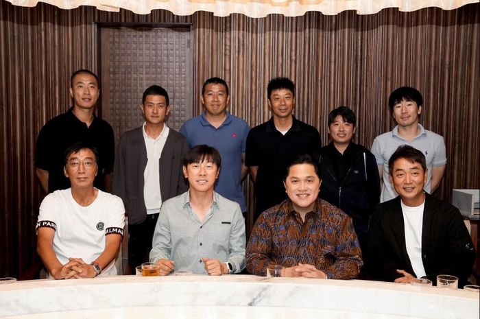 Ketua Umum PSSI Erick Thohir bertemu dengan Pelatih Timnas Indonesia Shin Tae-yong bersama seluruh asistennya untuk membahas Kualifikasi Piala Dunia 2026 zona Asia.