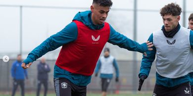 Saat Timnas Indonesia Berjuang di Saudi, Mees Hilgers Comeback dengan FC Twente tapi Klubnya Dibantai 0-7