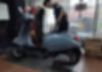 Modal Rp 300 Ribu Servis Motor Vespa Matic Dapat Oli Mesin dan Oli Gardan Gratis Cuci Motor