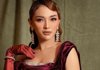 Seksinya Zaskia Gotik Hamil Besar Pakai Dress Pas Body Belahan Tinggi