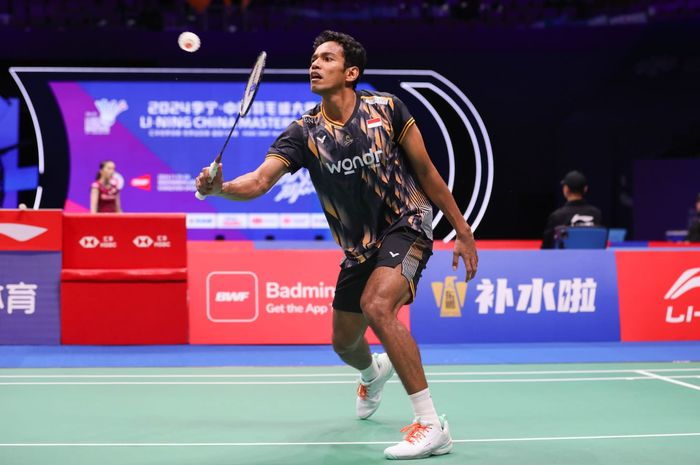 Tunggal putra Indonesia, Chico Aura Dwi Wardoyo, saat tampil pada babak pertama China Masters 2024 di Shenzhen Arena, Shenzhen, China, 19 November 2024.