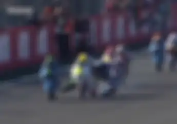 Ngeri Banget! Video Pembalap Moto3 Jatuh Saat Slipstream Sampai Terseret di Moto3 Spanyol