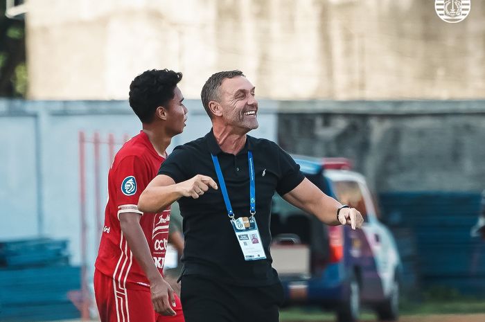 Pelatih Persija Jakarta, Thomas Doll, saat pertandingan melawan PSS Sleman.