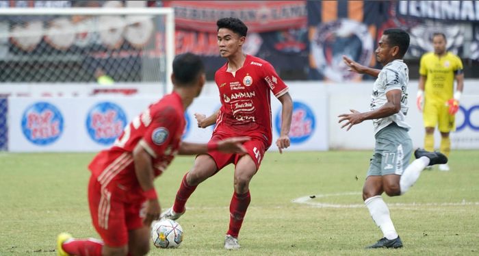 Pemain Persija Jakarta, Muhammad Ferarri, saat pertandingan melawan Bali United, Minggu (15/1/203).