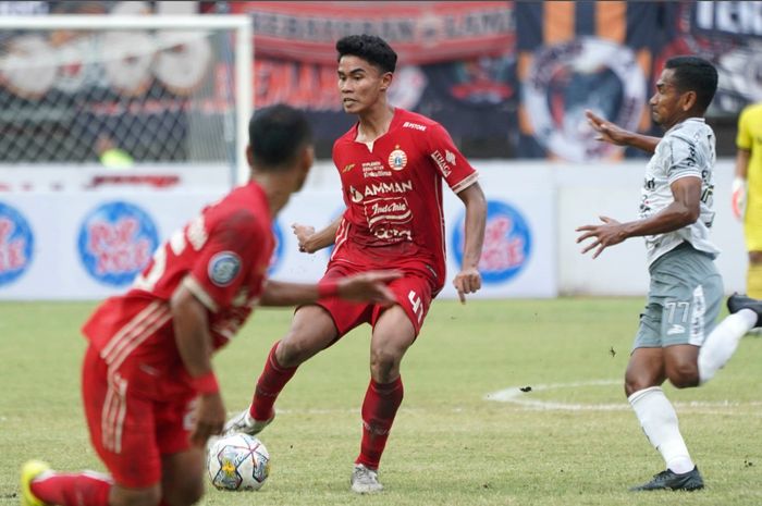 Pemain Persija Jakarta, Muhammad Ferarri, saat pertandingan melawan Bali United, Minggu (15/1/203).