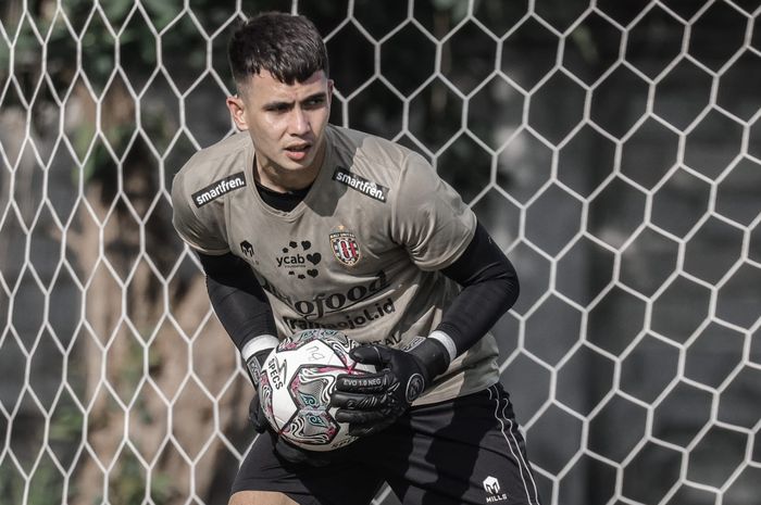 Kiper Bali United, Nadeo Argawinata