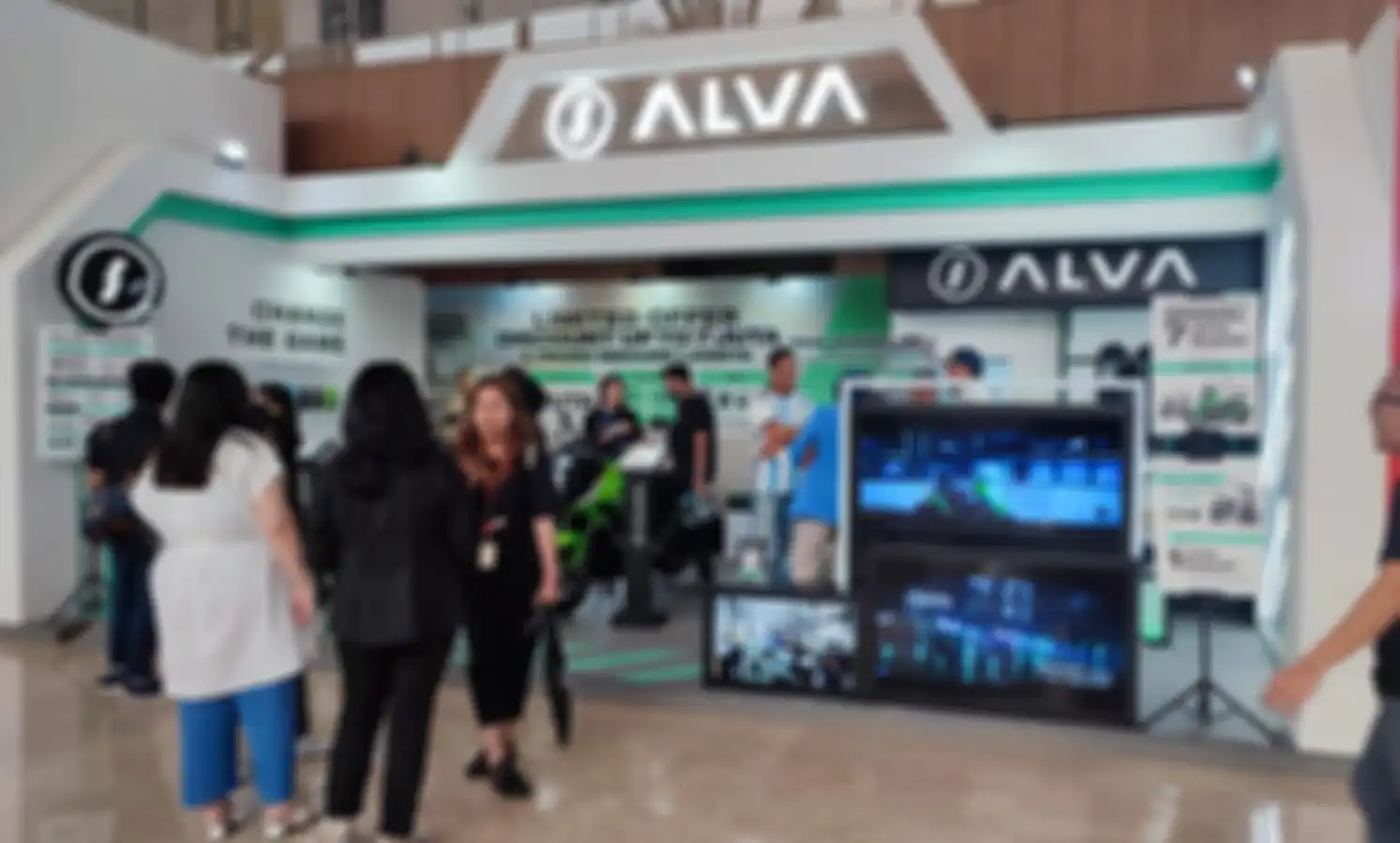 Booth motor listrik ALVA di EV Motorcycle Area, Preliminary Function Hall 01, Indonesia Convention Exhibition (ICE), BSD-City, Tangerang.