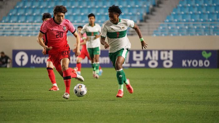 Suasana pertandingan timnas U-19 Indonesia melawan timnas U-19 Korea Selatan di di DGB Daegu Bank Park, Daegu, Korea Selatan, Selasa (29/3/2022).