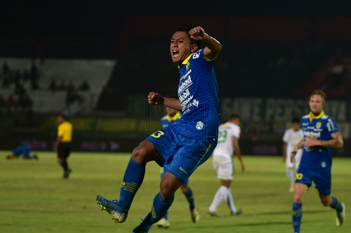 Winger Persib Bandung, Febri Hariyadi, merayakan gol yang dicetaknya ke gawang Persebaya Surabaya pada pekan ke-23 Liga 1 2019.