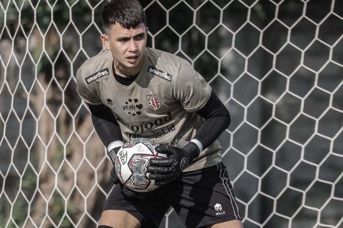 Kiper Bali United, Nadeo Argawinata