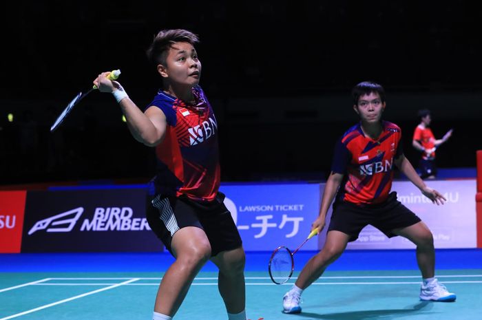 Pasangan ganda putri Indonesia, Apriyani Rahayu/Siti Fadia Silva Ramadhanti, dalam penampilan babak pertama Japan Open 2022 di Osaka, Jepang, Selasa (30/8/2022).