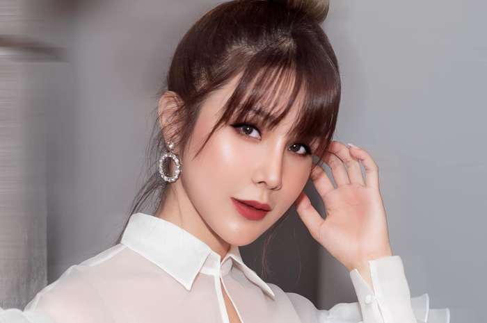  Model Cantik Ini Diceraikan suaminya di hari ulang tahun anak-anak mereka 