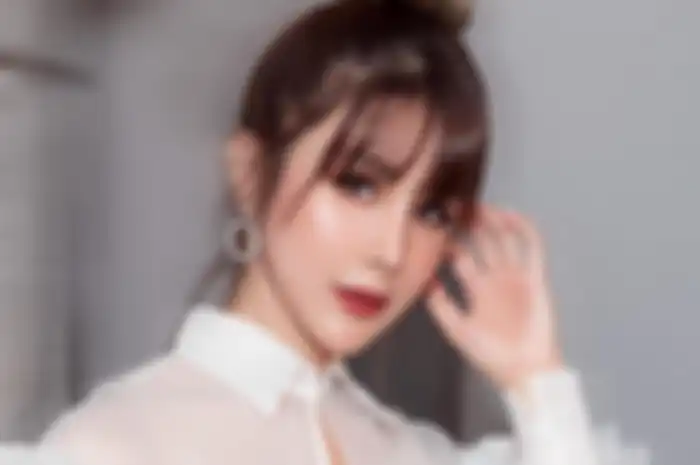  Model Cantik Ini Diceraikan suaminya di hari ulang tahun anak-anak mereka 