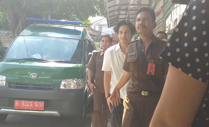 Jefri Nichol saat tiba di Pengadilan Negeri Jakarta Selatan, Senin (21/10/2019).