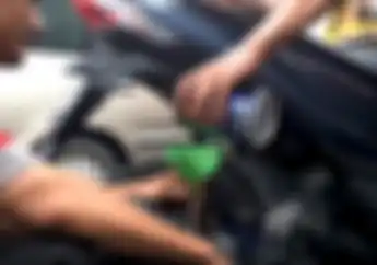 Hati-hati Bro, Ini Efeknya Kalau Ganti Oli Mesin Saat Kondisi Motor Masih Panas