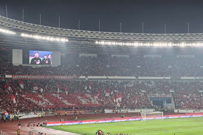 Suntikan motivasi suporter Timnas Indonesia Ultras Garuda kepada para pemain saat lawan Filipina di Stadion Utama Gelora Bung Karno (SUGBK), Senayan, Jakarta, Selasa (11/6/2024).