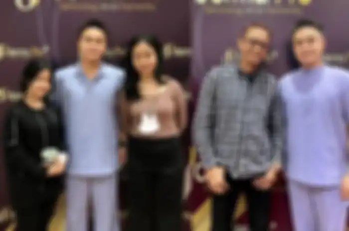 Mayang dan Doddy Sudrajat melakukan perawatan wajah