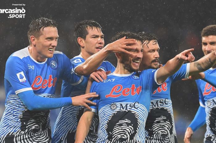 Selebrasi pemain-pemain Napoli saat menang 4-0 atas Lazio di Diego Armando Maradona Stadium, Minggu (28/11/2021).