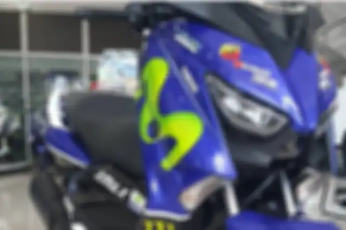 Yamaha XMAX dengan livery Movistar