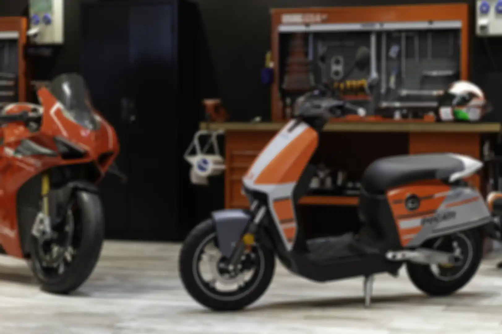 Vmoto Super Soco CUx edisi Ducati Corse