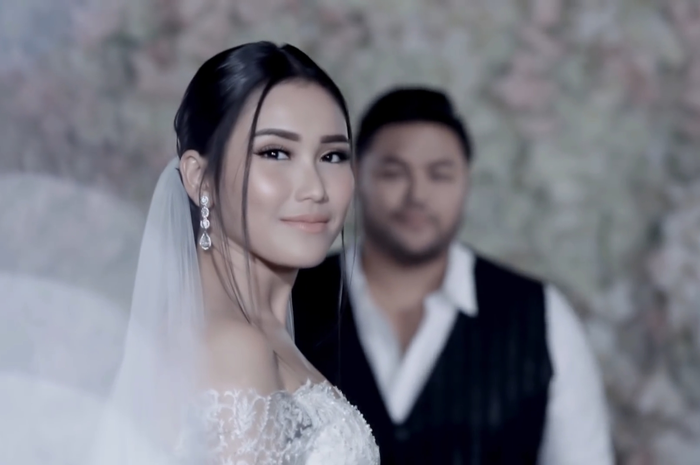 6 Tahun Cerai dan Tak Kunjung Temukan Calon Suami Pengganti Enji, Ayu Ting Ting Ungkap Rencana Terakhir untuk Tinggal Bareng Ivan Gunawan, Sudah Siap Dipinang?