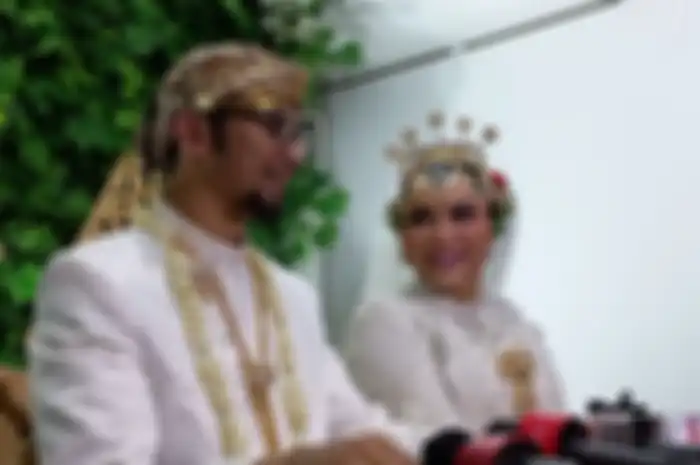 Roro Fitria dan Andri Irwan saat ditemui usai akad nikah di hotel kawasan Kemang, Jakarta Selatan, Rabu (29/12/2021).