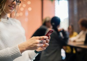 Teman Sering Update Status di Media Sosial? Bisa Jadi Kena Gangguan Panjat Sosial 