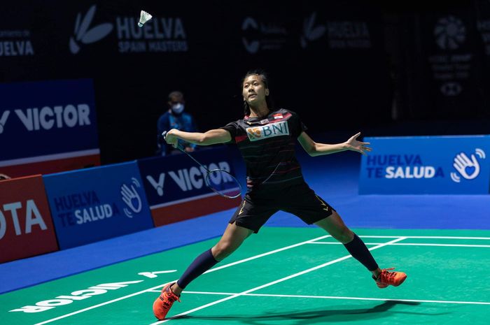 Pemain tunggal putri nasional Indonesia, Putri Kusuma Wardani, saat bertanding melawan Line Christophersen (Denmark) pada laga final Spain Masters 2021 di Palacio de Deportes Carolina Marin, Huelva, Spanyol, Minggu (23/5/2021).