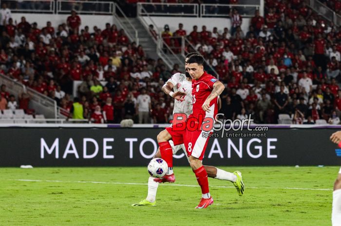 Eliano Reijnders (kanan) mengaku bangga bisa membela Timnas Indonesia yang memiliki suporter paling cantik dan tergila di dunia.
