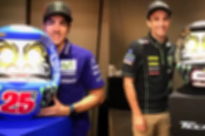 Maverick Vinales (kiri) dan Johann Zarco (kanan) 