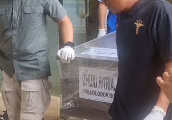 Dimasukkan Peti Kayu Berlapis Plastik, Keluarga Jemput Jenazah Korban Kebakaran Glodok Plaza