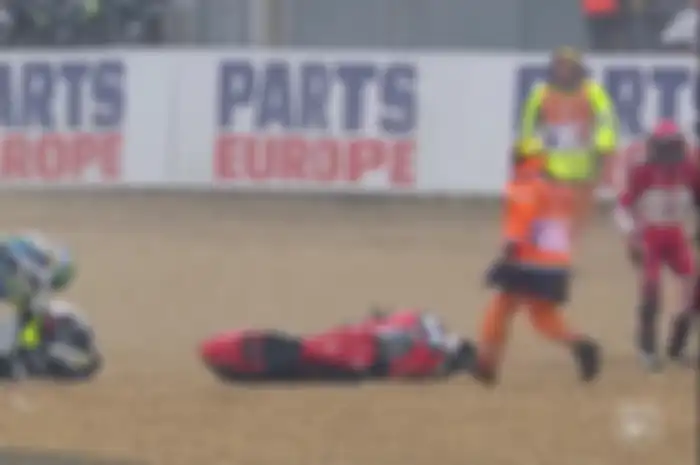 Mario Suryo Aji alami crash di CEV Moto3 Prancis diseruduk pembalap Italia, Nicola Fabio Carraro