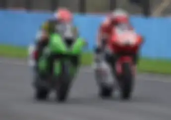 Bikin Penasaran, Ternyata Ini Alasan Kenapa Pembalap Enggak Pakai Helm dengan Double Visor