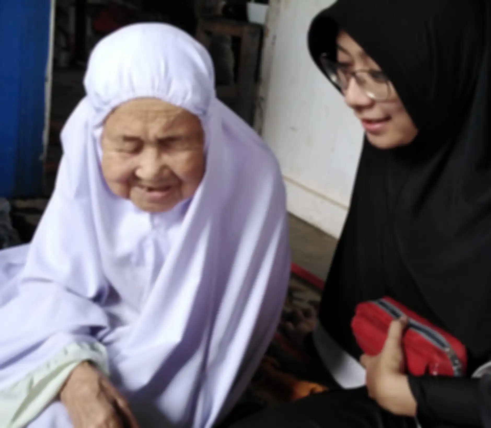 Istri Buya Arrazy Hasyim Eli Ermawati mendengar bisikan suara jauh sebelum anaknya tertembak senpi pengawal suaminya.