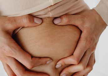 Gak Pede sama Kondisi Kulitmu? Simak 5 Rekomendasi Minyak Esensial yang Ampuh Hilangkan Stretch Mark Membandel, Bekas Luka Auto Hempas!