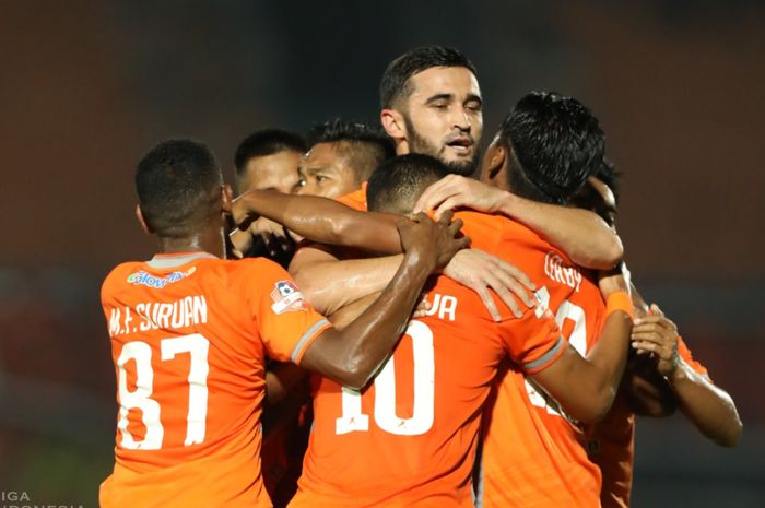 Para Pemain Borneo FC, merayakan gol yang dicetak Renan da Silva ke gawang Semen Padang FC di Stadion Segiri, Kota Samarinda pada Sabtu (24/8/2019).