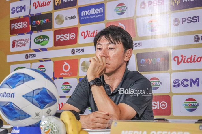 Pelatih timnas U-19 Indonesia, Shin Tae-yong dalam konferensi pers pasca-pertandingan melawan Myanmar, Minggu (10/7/2022)