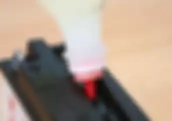 Ternyata Serem Banget, Ini Dampak Buruk  Air Aki Kena Bodi Motor