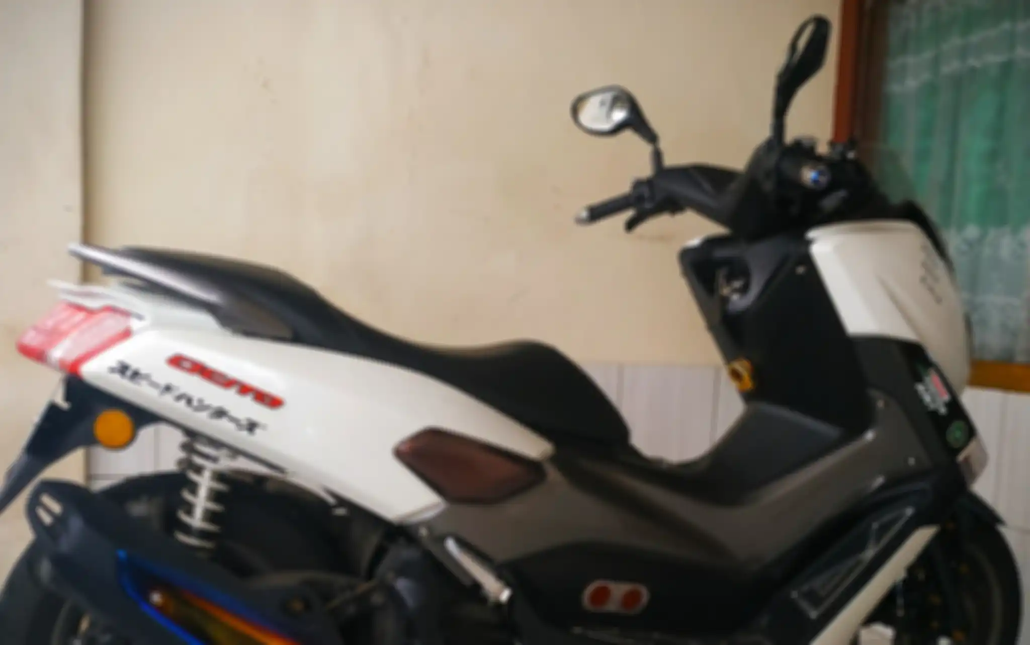 Spion Honda Click 125 view ke belakang luas tapi masih kelihat kegedean