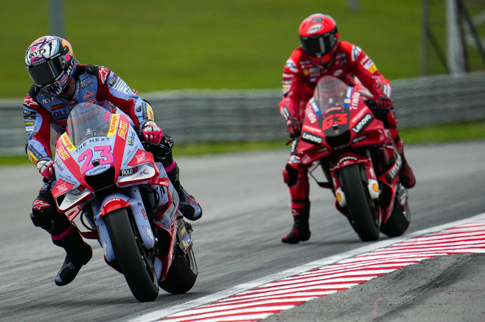 Tak pedulikan team order untuk bantu Francesco Bagnaia, Enea Bastianini ingin menang untuk kasih hadiah ke Gresini Racing di MotoGP Valencia 2022. 