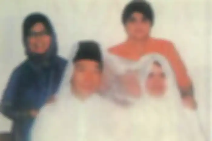 Foto pernikahan siri Tommy Soeharto dan Sandy Harun