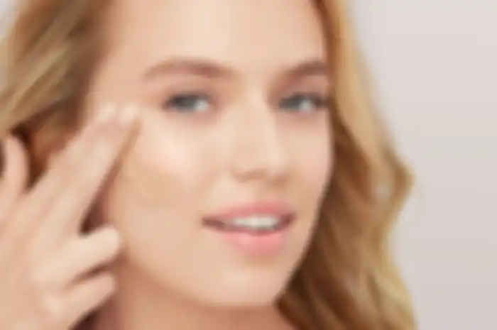 Ilustrasi pakai tinted moisturizer