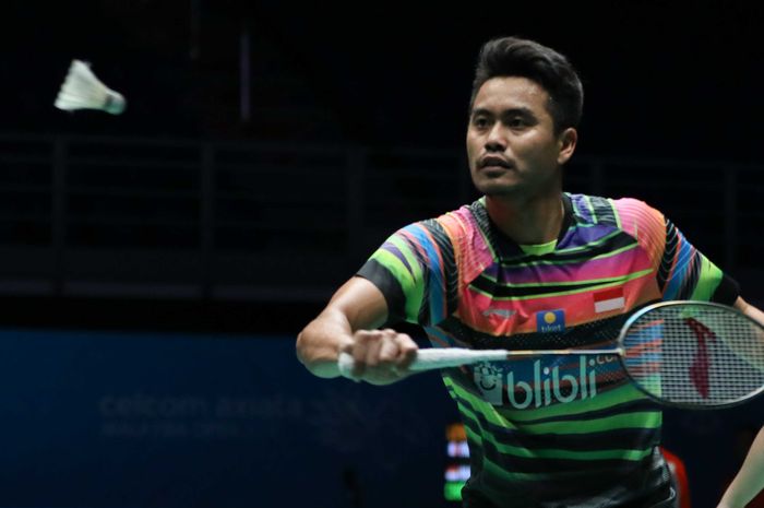 Pasangan ganda campuran Tontowi Ahmad/Winny Oktavina Kandow saat menjalani laga melawan Do Tuan Duc/Pham Nhu Thao (Vietnam) pada babak kesatu Malaysia Open 2019 di Axiata Arena, Bukit Jalil, Kuala Lumpur, Selasa (2/4/2019).